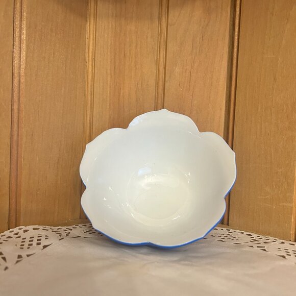 Set of 4 Vintage Porcelain Lotus Bowls Rice Side Dish Made in Japan - Picture 2 of 8